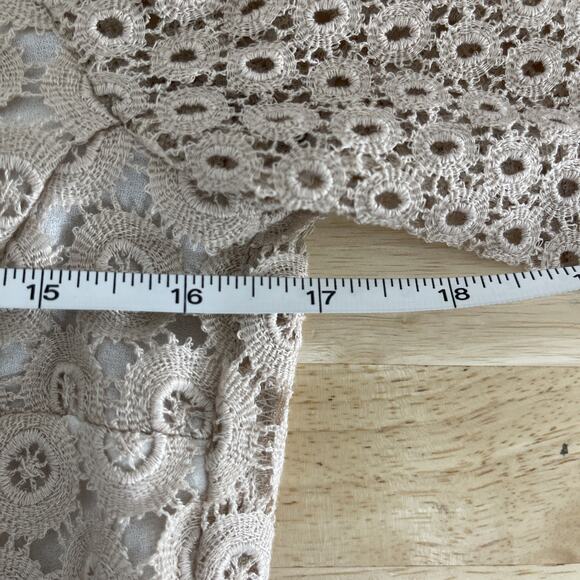 ALC Lace Crop Top Short Sleeve Womens Size Medium Sheer Neutral Bohemian Lace - Picture 7 of 9